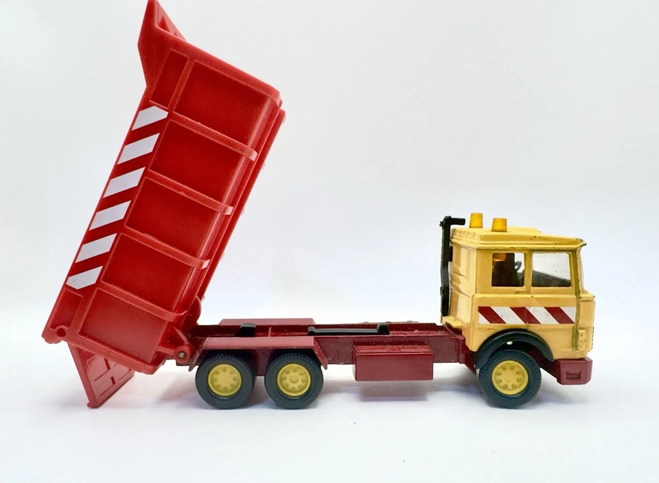 Matchbox Super Kings Iveco Tipper Truck K139 Vintage Die Cast Truck - Image 4 of 4