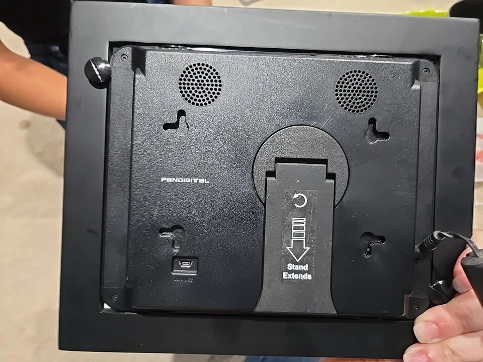 Pandigital 8" Photo Frame  - Works - Image 2 of 2