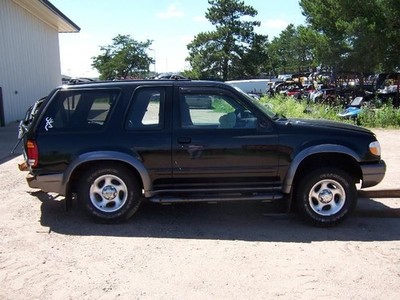 Passenger Corner/Park Light Fog-driving Round 4 Door Fits 99-01 EXPLORER 48755