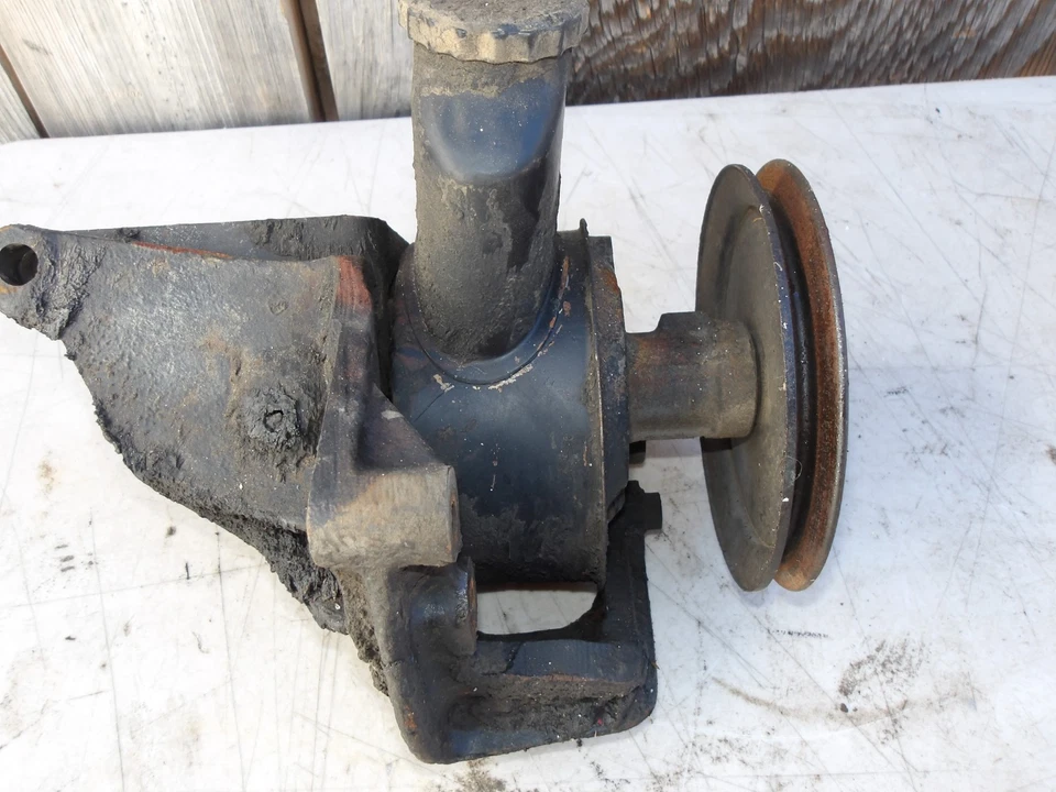 1967-1972 Chevrolet GMC Truck SBC Power Steering Pump with Brackets - Image 4 of 4