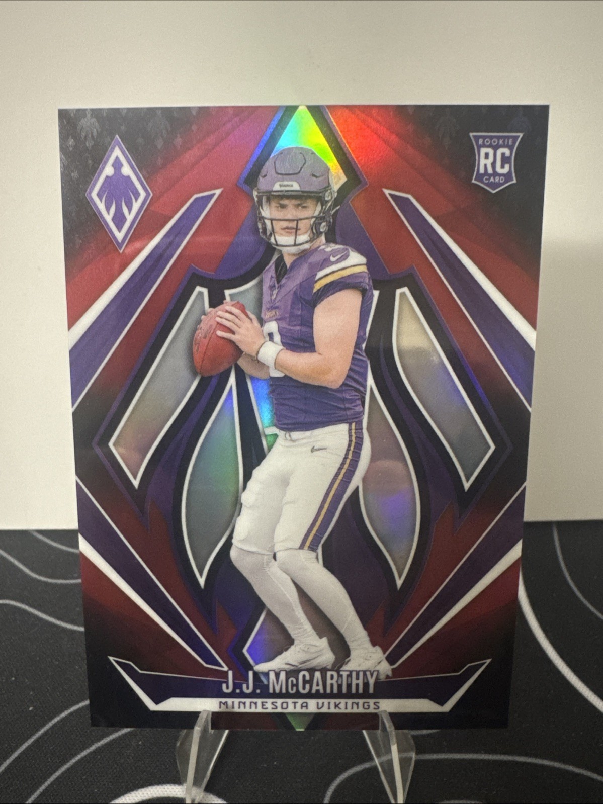 2024 Panini Phoenix - Rookies J.J. McCarthy #185 Red Fade /299 (RC)