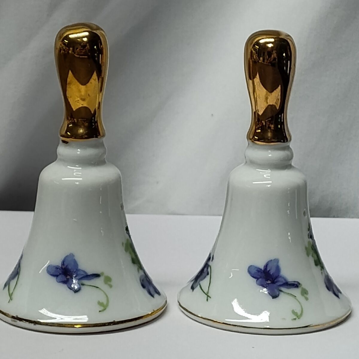 VTG Norcrest Sweet Violet Bell Shaped S & P Shaker NW-5/417 VTG Norcrest Sweet Violet Bell Shaped S & P Shaker NW-5/417