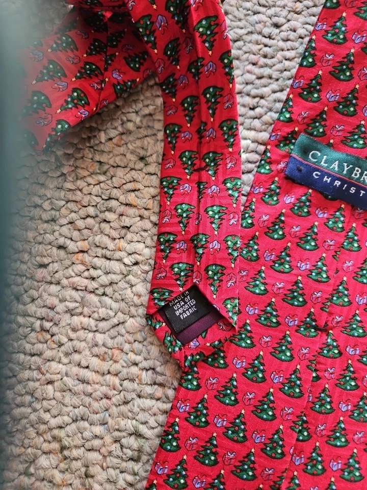 Corbata de Navidad vintage árboles regalos CLAYBROOKE EE. UU. 100 % SEDA ROJO VERDE Foto 4 de 4