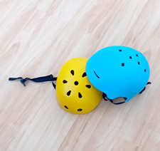 2x Schutzhelm/Skatehelm Set mit Kinnriemen f&uuml;r Inlineskating, blau & gelb