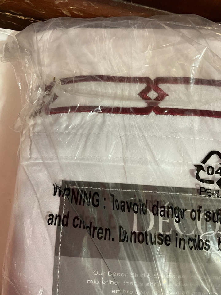 Decor Studios Full Size New With Tags Sheets White W Embroidered Red Edge SOFT M - Image 4 of 4