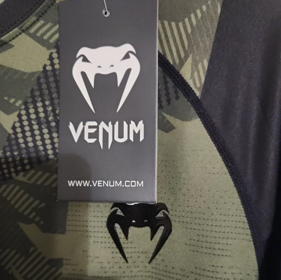 Camisa VENUM Rashguard Para Hombres Grande Contendiente Rashguard Manga Corta NUEVA Foto 3 de 4