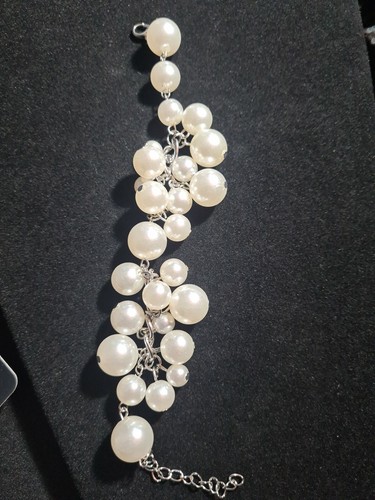Paparazzi Clusters Of White Pearly Beads Bracelet Fringe Silver Chain Clasp. - Picture 3 of 3