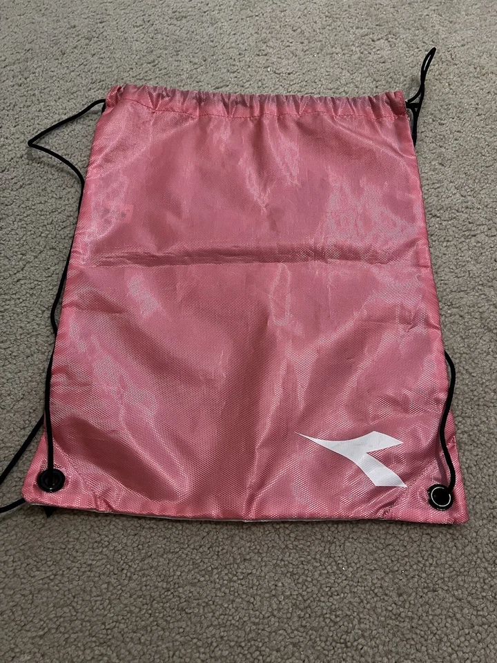 Mochila deportiva de nailon Diadora rosa blanca con cordón B5 Foto 2 de 4