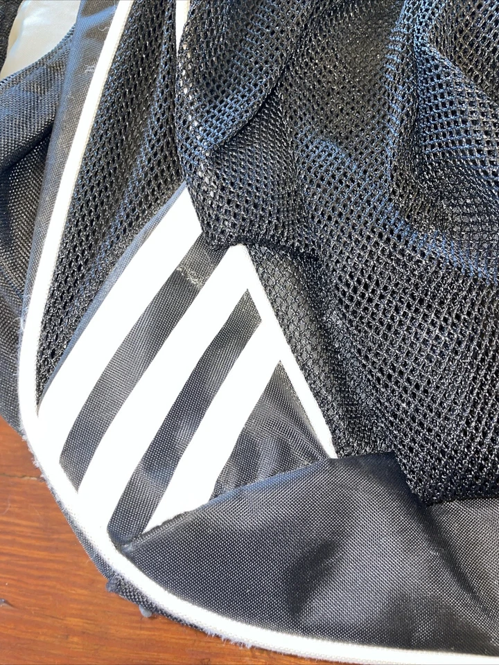 Adidas Mochila Eslinga Pack Blanco y Negro Carga Resorte Correas Usado en Excelente Condición Foto 3 de 4