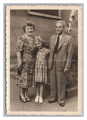 Portrait Family - Man Woman Mother Father Children Girl - Vintage Photo 1950s