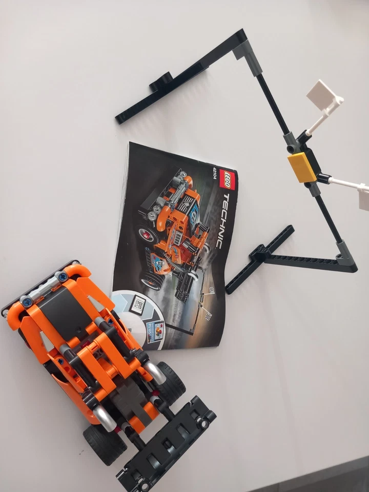 LEGO Technic 42104 Race Truck, photo 2 sur 4