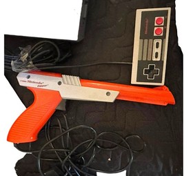 1985 Nintendo NES Console Mario/Duck Hunt Controller & Zapper Gun Working Clean