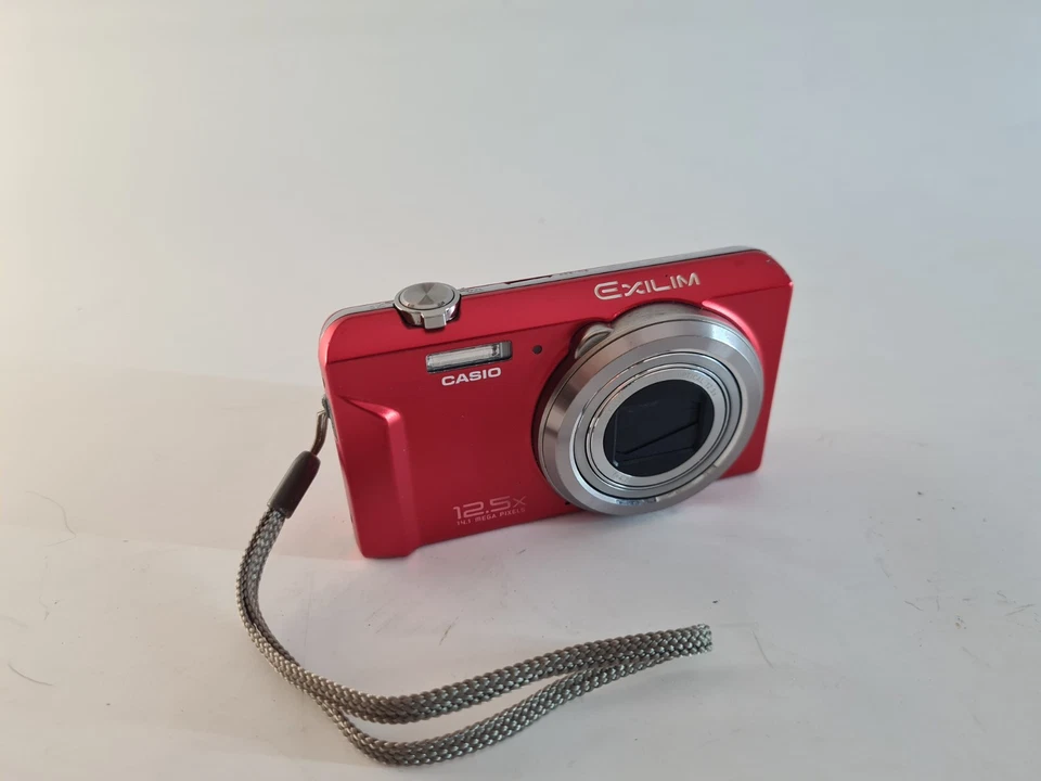 Casio Exilim EX-ZS100 Digitalkamera - 14.1 MP - 12.5x Zoom - Rot