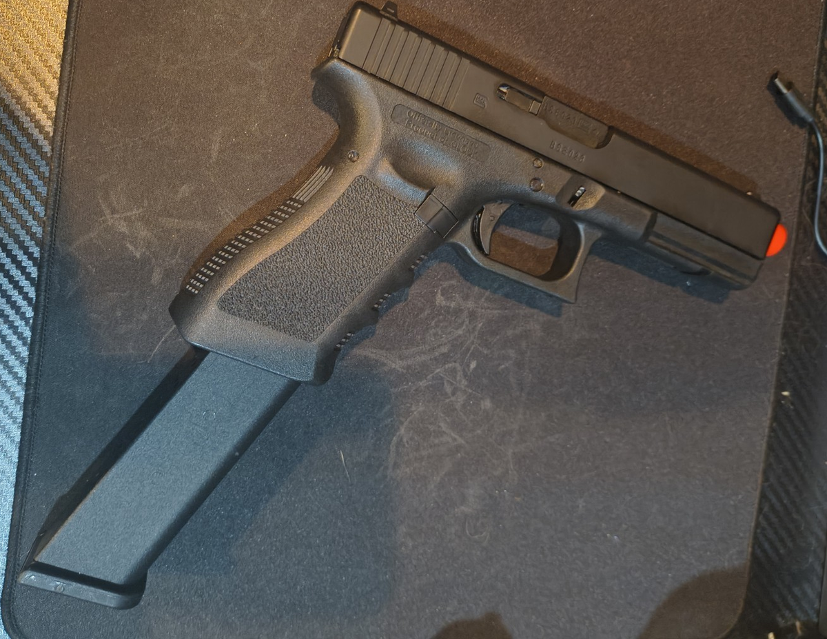 GLOCK 18C Black Gas Airsoft Pistol with Extended Magazine | eBay