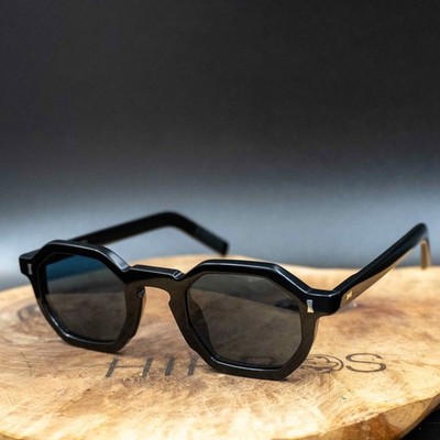 Cubitts Belvedere Sonnenbrille schwarzes Gestell schwarze Gläser Größe M