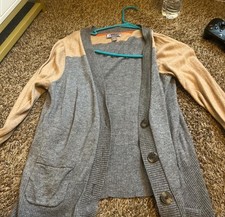 JCP Women s Gray Beige Knit Colorblock V-Neck...