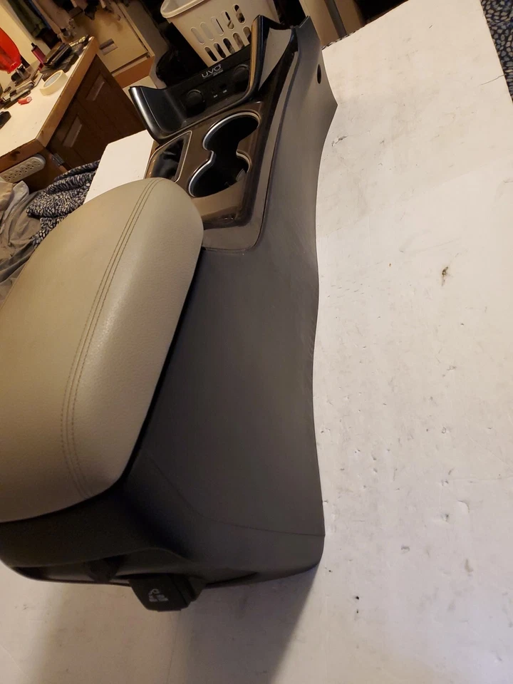 Kia Sorento 2014 consola de cambio central tapa bronceada con todos los adaptadores de cableado ect. Foto 4 de 4