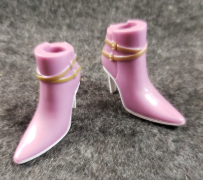 Bratz Pampered Petz Yasmin Boots Only No Doll MGA Entertainment......... (DS4D2)