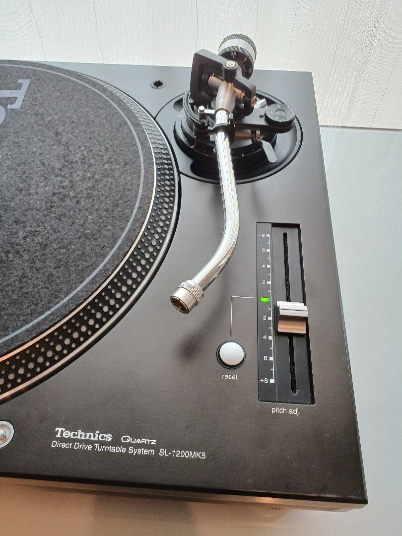 【美品】SL-1200mk5 Technics SL-1200MK5 Black Direct Drive DJ Turntable System