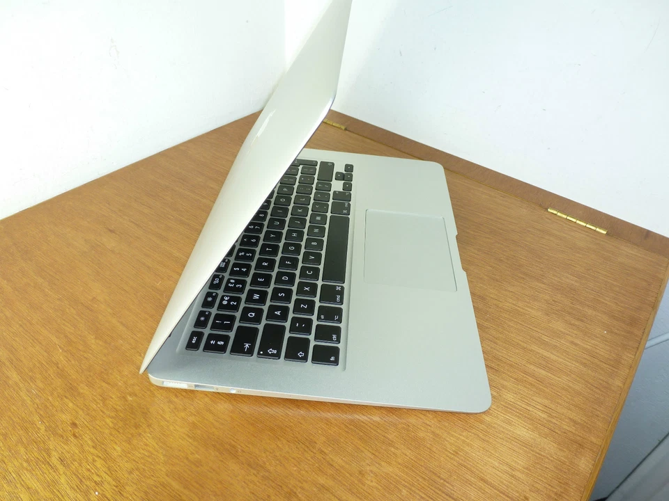 Apple MacBook Air 13.3-inch Early 2014 512GBSSD i5 1.4GHz 4GB Ram - A1466 - Image 4 of 4