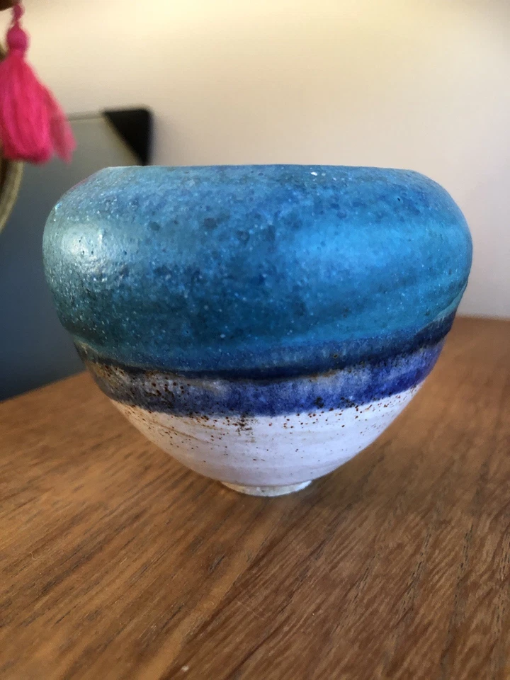 Vintage Studio Pottery Small Vase / Pot  - Signed RW on base - Image 2 of 4