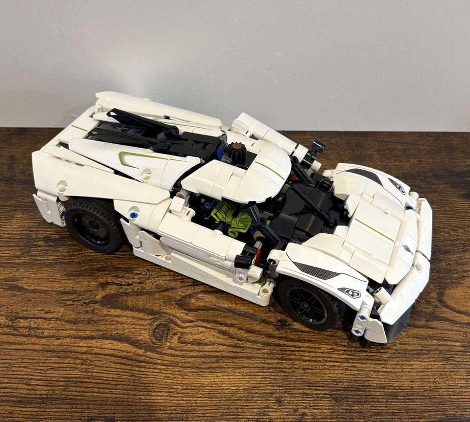 LEGO Technic 42184 Koenigsegg Jesko Absolut White Hypercar, photo 1 of 5