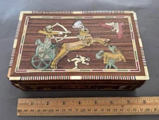 EGYPTIAN REVIVAL WOOD INLAY HINGED BOX KAMOSE WARRIOR CHARIOT PHARAOH PYRAMID