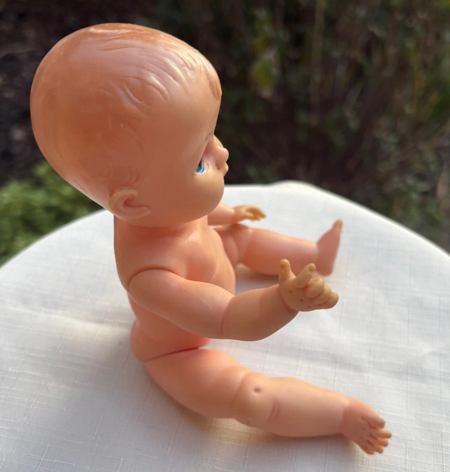 复古 1955 年 Vogue Painted Eyes Ginnette 婴儿娃娃 带婴儿床服装和毯子 — 第 3/4 张图片