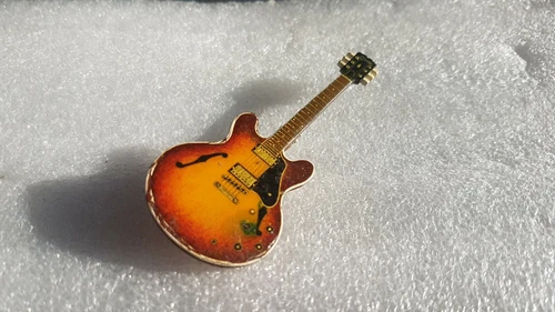 1959 ES 335 DOT - CUSTOM GIBSON GUITAR PIN