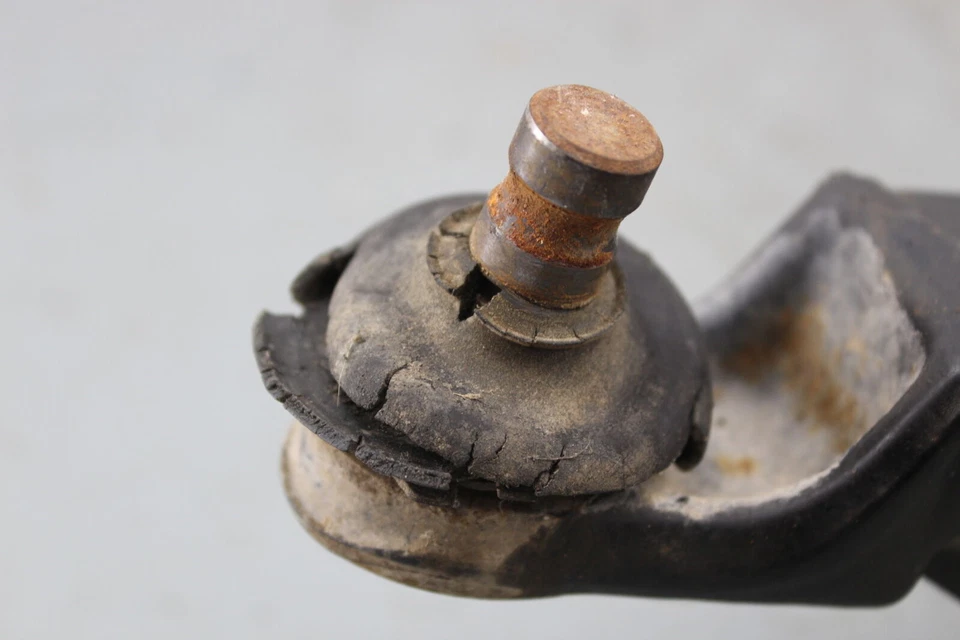 1996 Arctic Cat Bearcat 454 2X4 FRONT UPPER RIGHT CONTROL A ARM B364 - Image 3 of 4