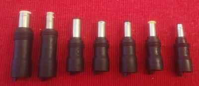SET MIT SIEBEN STECKERN FÜR AC/DC DC/DC Adapter