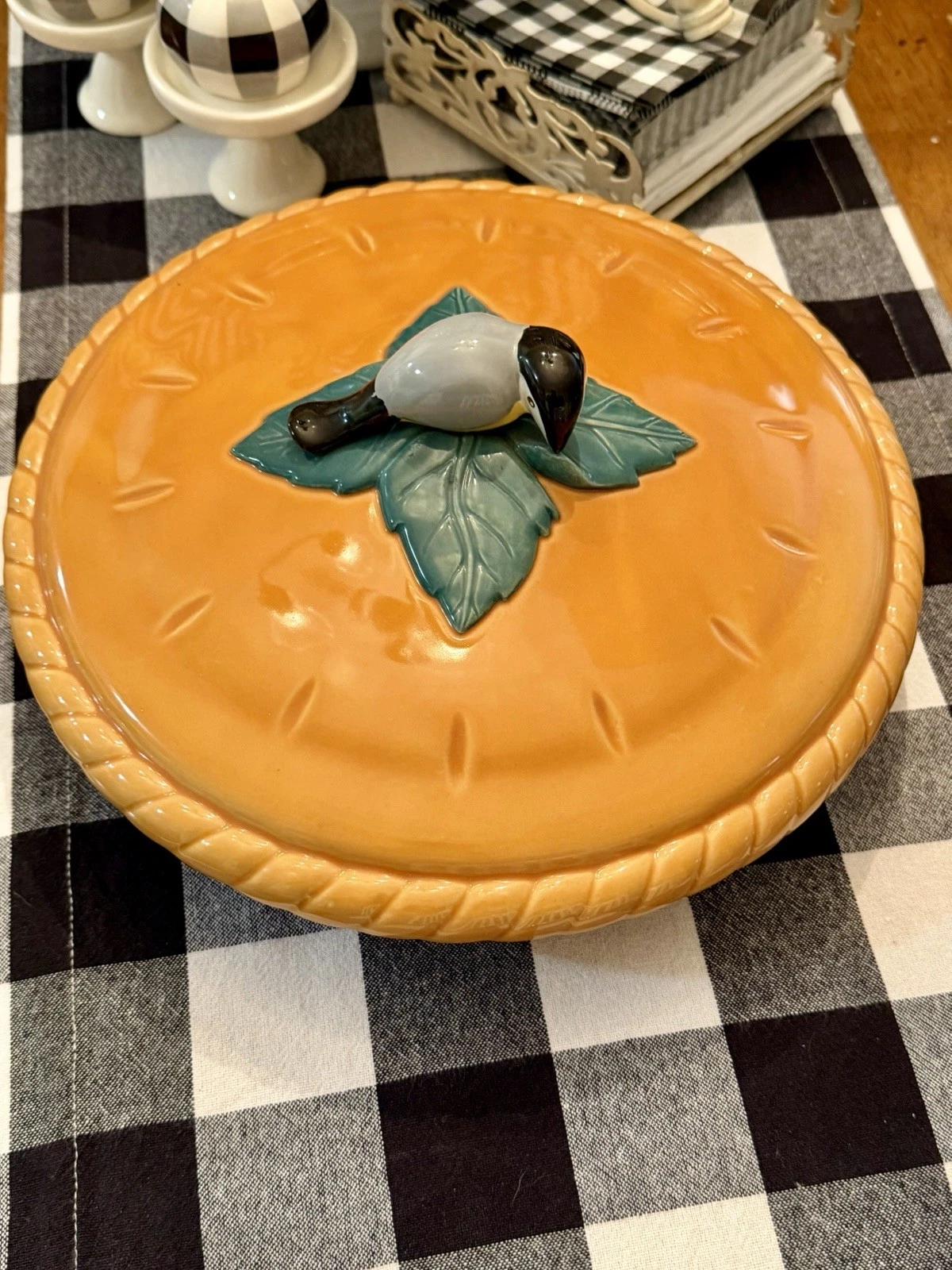 VTG Ceramic Stoneware Lidded Pie Keeper with Bird/Leaves Covered Serving Dish
Opens in a new window