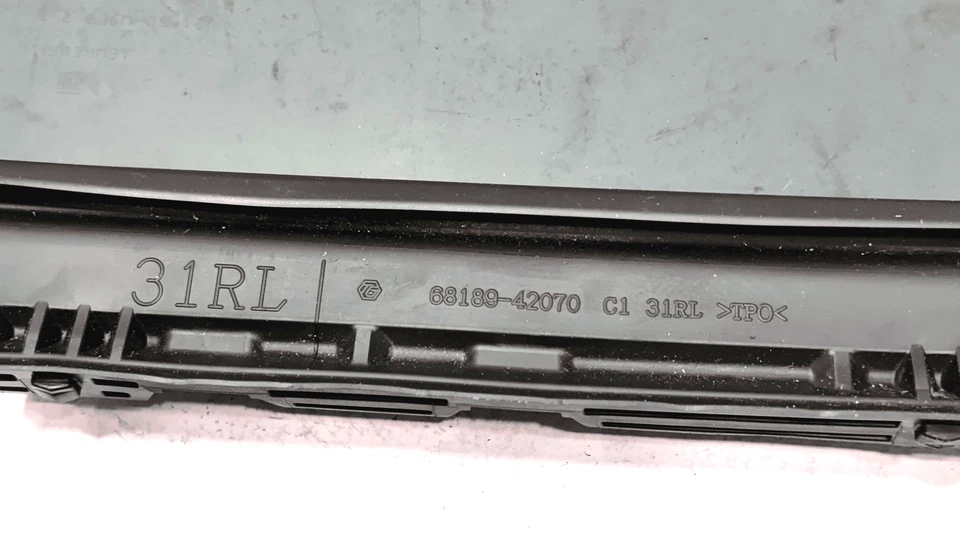 Fabricante de equipos originales Toyota RAV4 XSE 2019-2024 puerta trasera izquierda ventana esquina ventilación vidrio fijo Foto 3 de 4