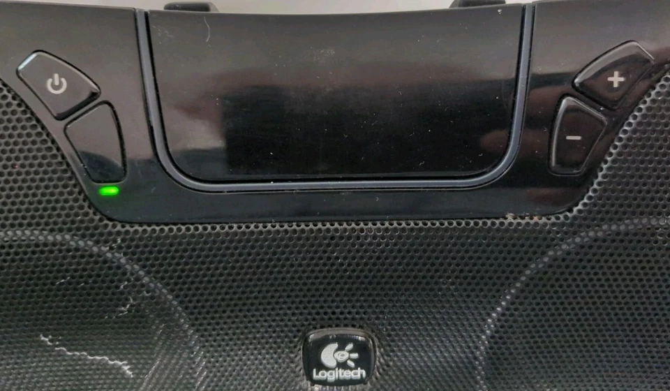 Logitech S715i Base de Altavoz Portátil Recargable de 30 Pines para iPod/iPhone Leer Foto 2 de 4