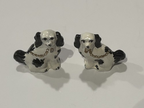 Casa delle bambole 1:12 miniatura coppia di statuine cani Staffordshire bianco e nero - Foto 2 di 10