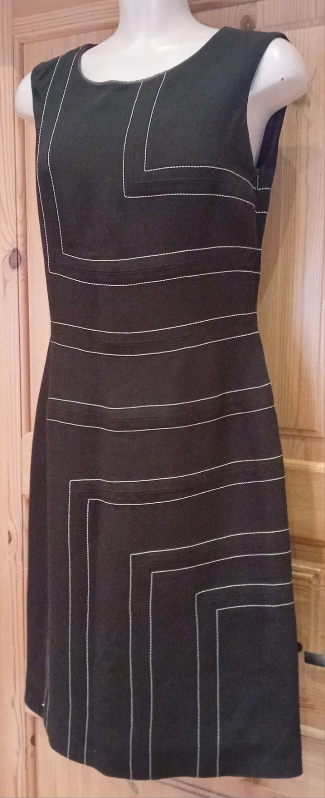 Abito Moschino ""Economico e chic"" taglia 10