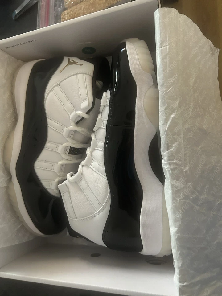 Air Jordan 11 Retro Blanco/Metálico Dorado-Negro 9.5 Hombre.Nuevo Nunca Usado En Caja Foto 3 de 4