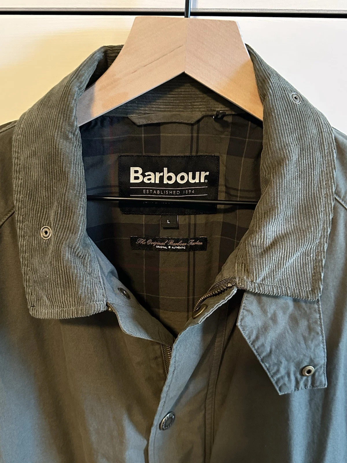 Barbour Tracker Casual Jacket - Olive Green Corduroy Collar - Men's Size Large image 2