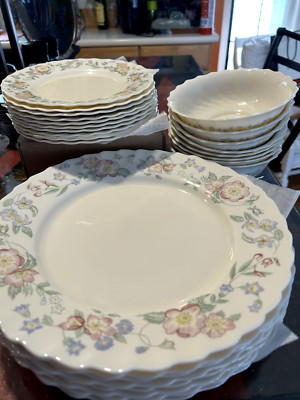 Vintage Set of 26 Arcopal ''Champetre'' Floral Dinner Service for 8+ France NICE!