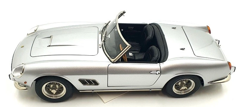 CMC 1/18 scale diecast - M-093 Ferrari 250 California SWB 1960 Metallic Silver - Image 4 of 4