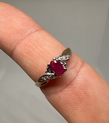 Cocktail-Ring 10 Karat gelb weiß zweifarbig Gold Rubin mit Akzent Diamanten Größe 7,25