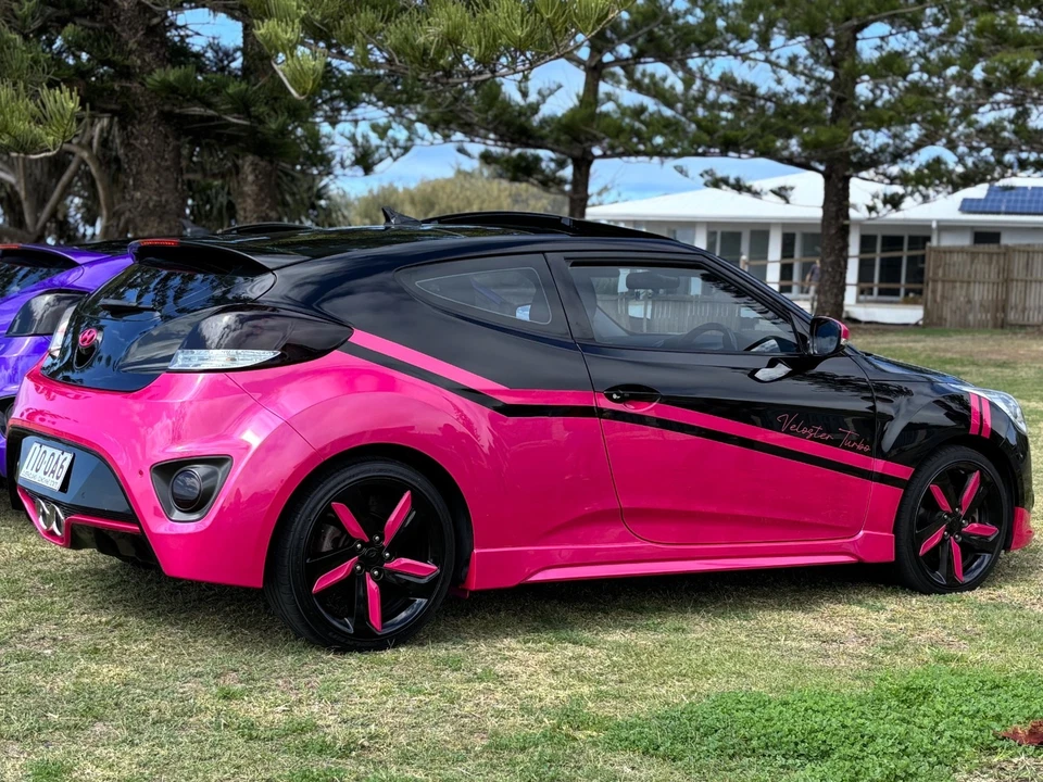 Hyundai Veloster SR Turbo - image 4 of 4