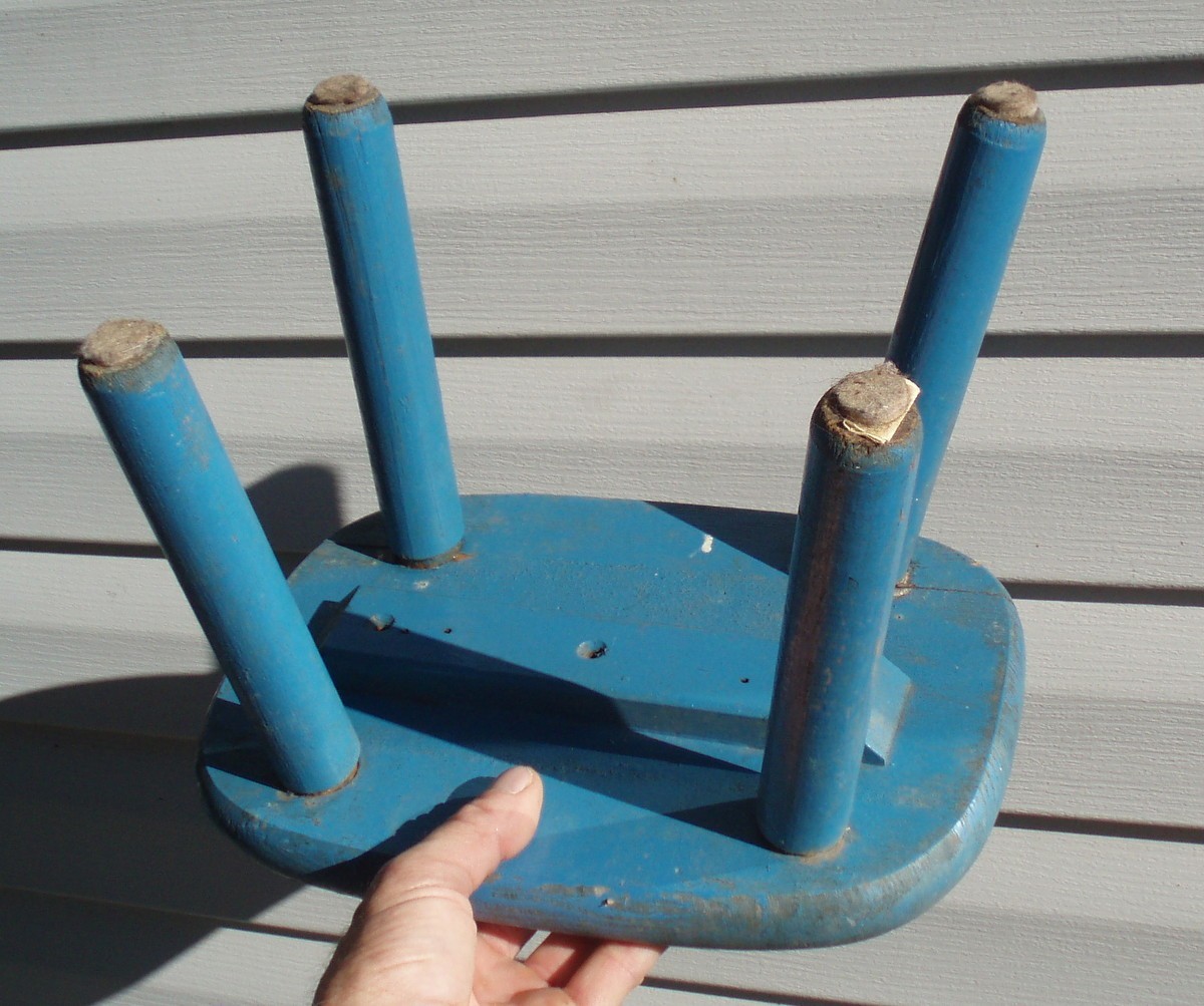 PRIMITIVE ANTIQUE WOODEN MILKING STOOL ORIG BLUE PAINT RUSTIC FARM COUNTRY BARN