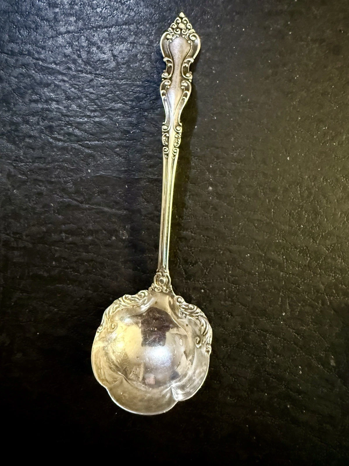 Vintage International Silver Warwick Sterling Gravy Sauce Ladle 5 3/8 ~ 17.3 Gm
Opens in a new windo