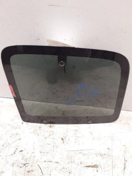 95-98 TOYOTA T100 СО СТОРОНЫ ПАССАЖИРА ЧЕТВЕРТЬ СТЕКЛА  - Изображение 3 из 4