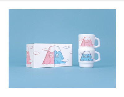 送料込み KAWS HOLIDAY JAPAN Fuji カウズ Kaws Holiday Japan Mt. Fuji Companion Cushion Pillow Grey