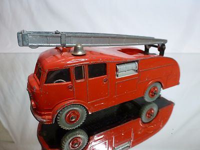 DINKY TOYS 955 FIRE ENGINE LADDER TRUCK - RED 1:43? - GOOD CONDITION - 56