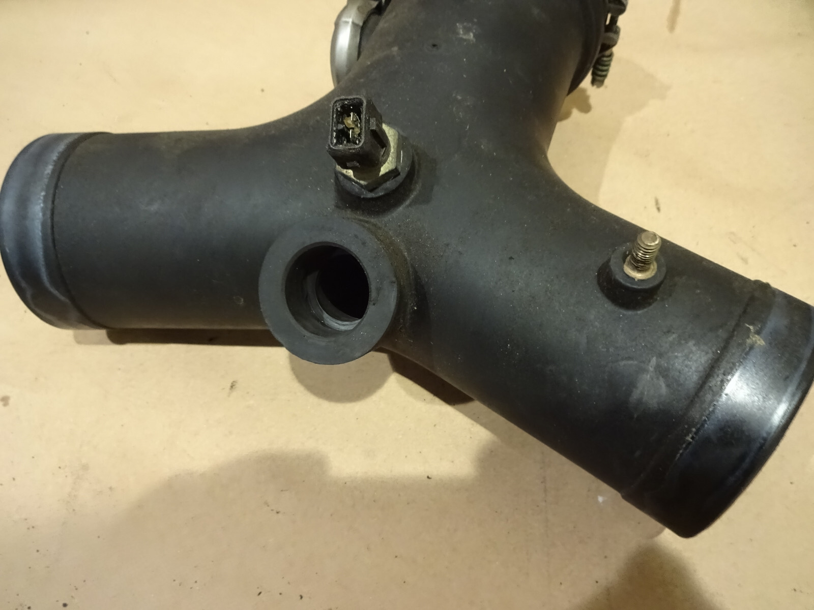 Ferrari 355 - Y Air Pipe/ Air Delivery Tube - P/N 164225