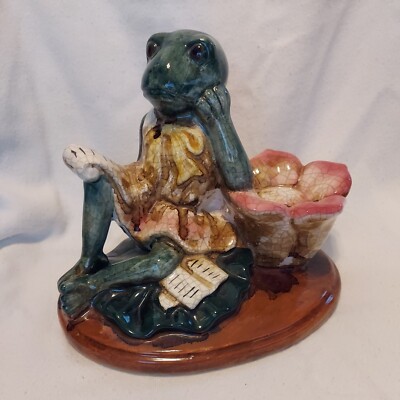 CERAMIC GREEN FROG w/ LIST by LILY PAD FLOWER ON BASE UNIQUE