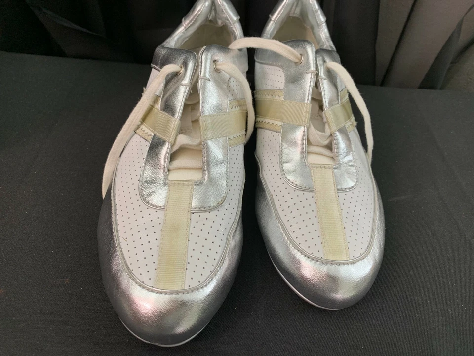 NEW !! Cole Haan ~ Air Chelsy Lace Up Womens Athletic Shoes ~ Size 9.5 USA - Image 2 of 4